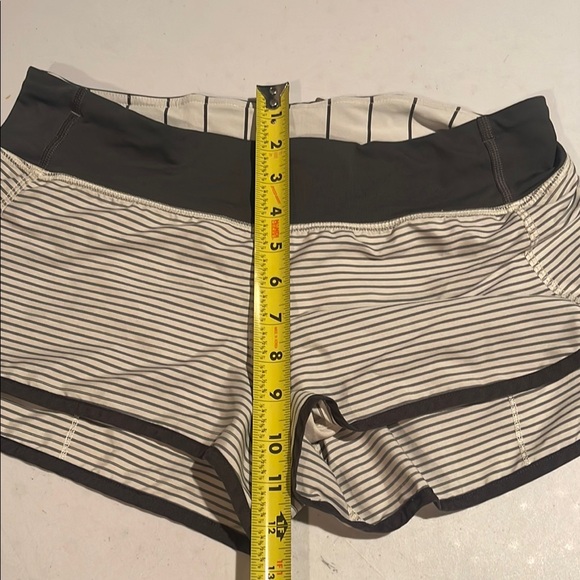 RARE Lululemon Speed Shorts Reflective Hyper Stripe Angel Wing Soot Light Size 2 - Picture 6 of 9